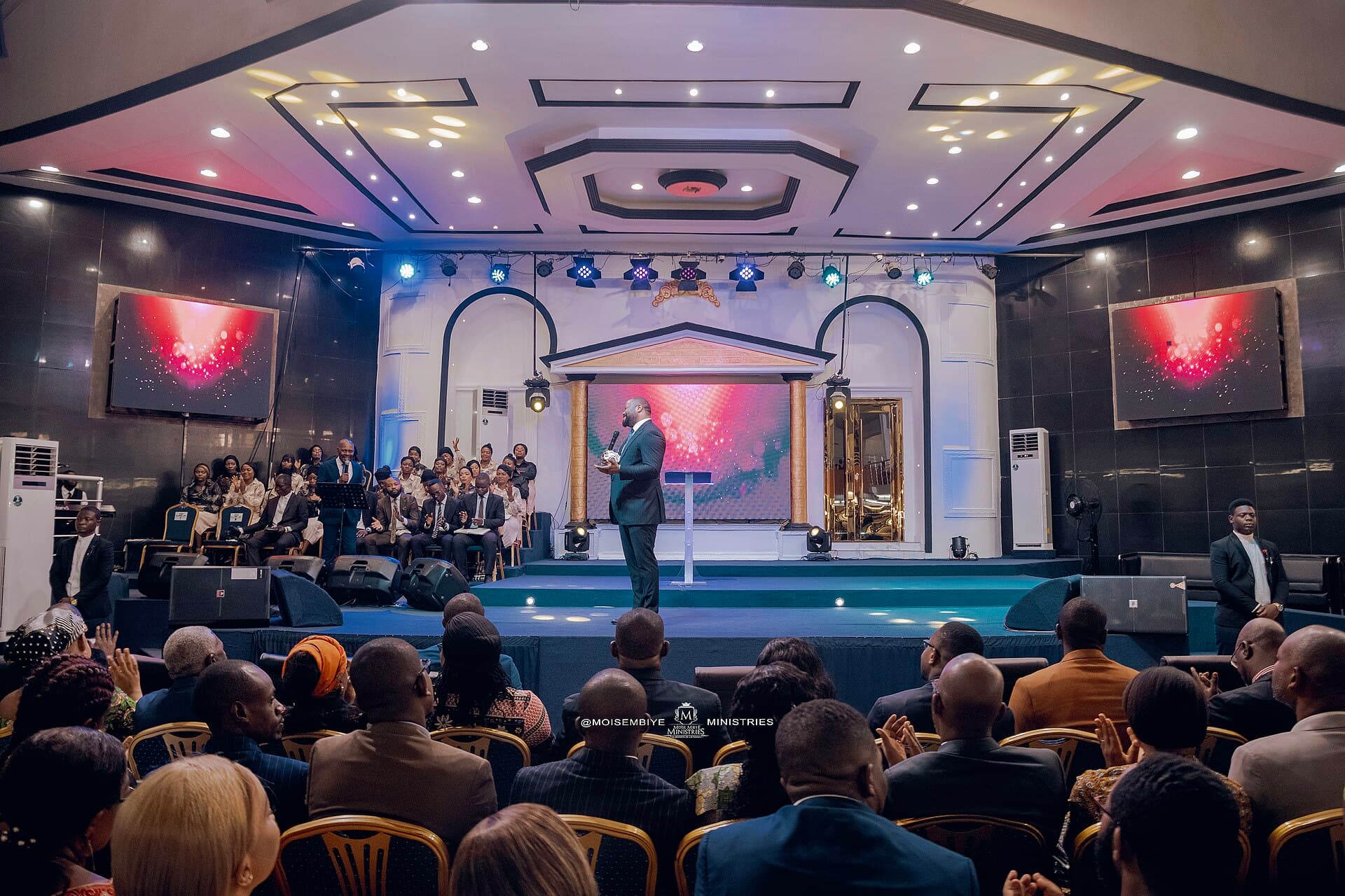 Concert — Moise Mbiye